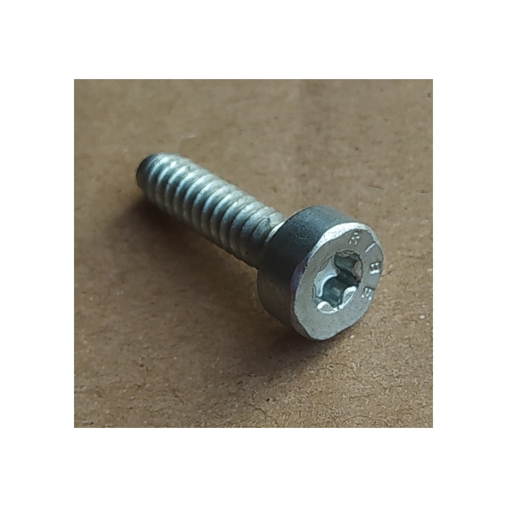 Śruba z łbem cylindrycznym IS-D4x15 9075-478-3015