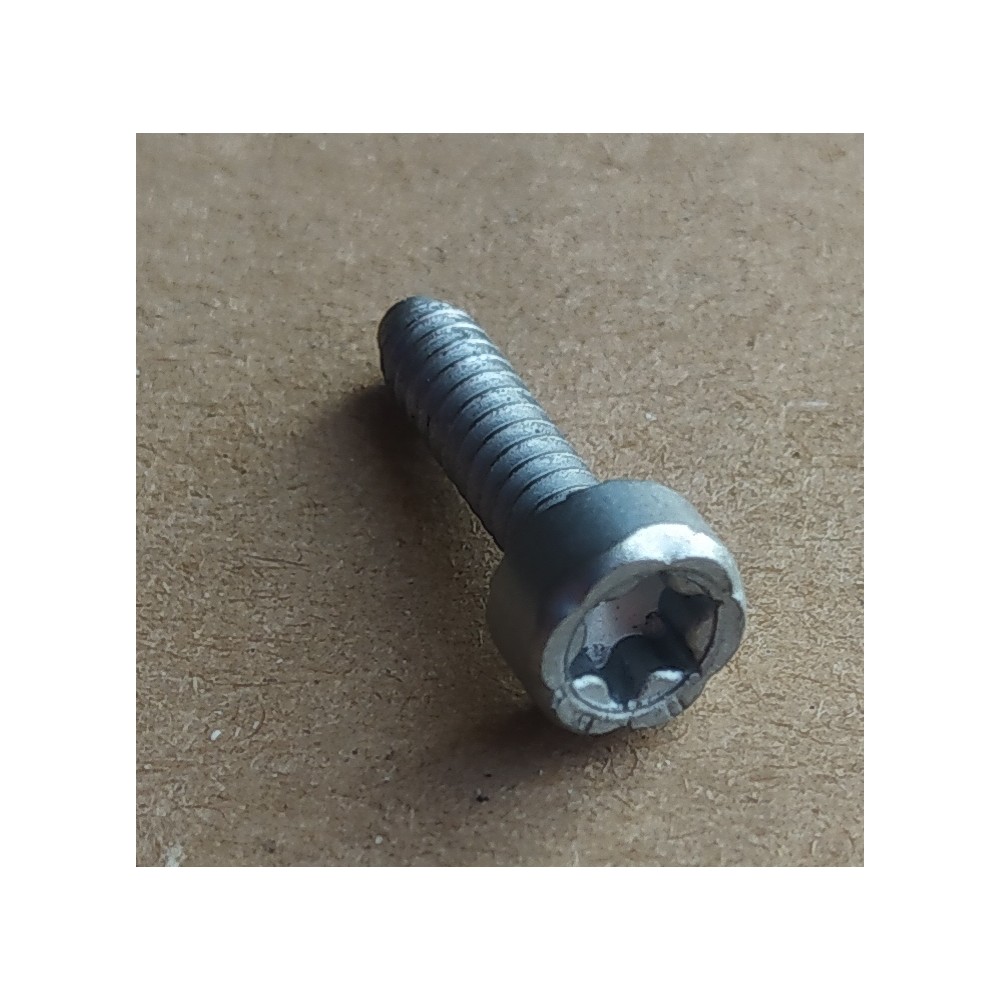 Śruba z łbem cylindrycznym IS-D5x18 9075-478-4085