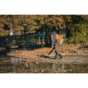 Dmuchawa STIHL BGA 300, bez akumulatora i ładowarki