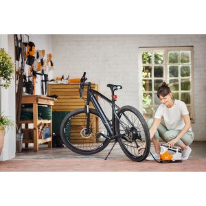 Kompresor akumulatorowy STIHL KOA 20 w zestawie z akumulatorem AS 2 i standardową ładowarką AL 1